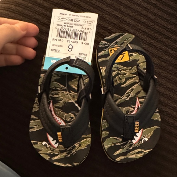 Reef Other - Reef Kids Green Camo Shark Flip Flops